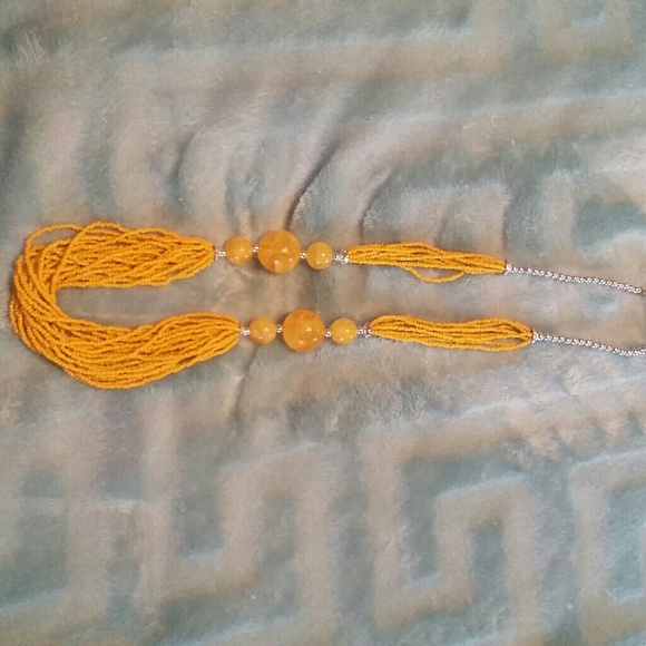 ⭐Beaded necklace and earring set - Picture 2 of 3